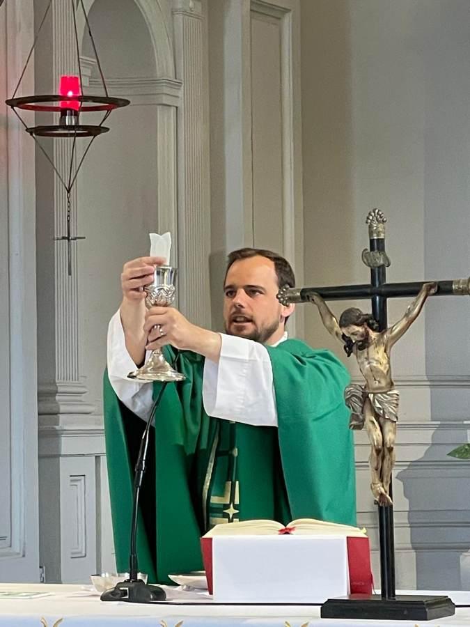 El P. Máximo Stöck celebra la Santa Misa en sus primeras semanas en Santiago de Chile